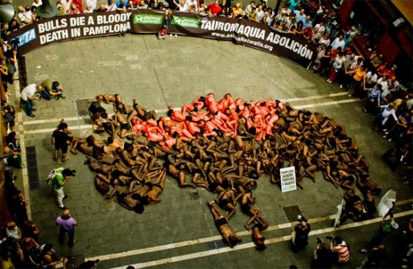 Protesto Nu Mais De Activistas Contra Touradas Em Pamplona