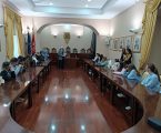 O presidente da Câmara Municipal de Elvas reuniu esta quarta-feira, dia 8, no Salão Nobre dos Paços do Concelho com os jovens colocados no Programa de Ocupação Municipal Temporário