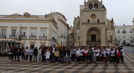 O Município de Elvas assinalou esta quarta-feira, dia 8, o Dia Internacional da Mulher com uma caminhada entre a Praça da República e o Museu Militar de Elvas