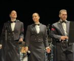 O programa do feriado municipal encerrou com o concerto da Orquestra Ligeira do Exército na noite deste domingo, no Cine-Teatro Municipal.