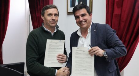 O Presidente do Município, Luís Rosinha, e o Presidente da Direção da Associação Portuguesa de Pais e Amigos do Cidadão Deficiente Mental de Elvas (APPACDM), Luís Mendes, assinaram no dia 5 de fevereiro a um protocolo de renovação da colaboração entre as duas instituições para o ano de 2024