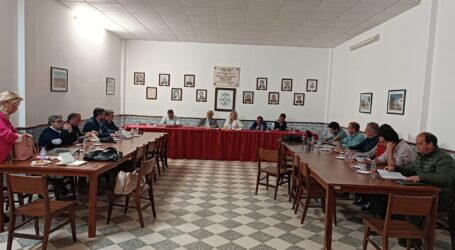 O presidente da Câmara Municipal de Elvas, comendador José Rondão Almeida, reuniu esta segunda-feira, dia 18, com os presidentes e representantes das Juntas de Freguesia do concelho.