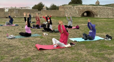 O Forte de Santa Luzia acolheu ao final da tarde deste domingo, 27 de outubro, mais uma edição da iniciativa “Yoga no Forte”.