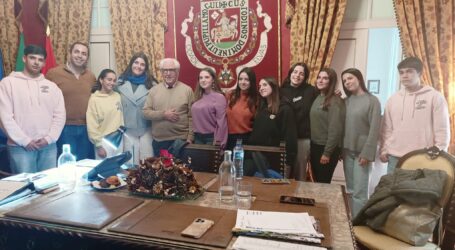 Câmara Municipal de Elvas, comendador José Rondão Almeida, recebeu na tarde desta quarta-feira os membros da nova Associação de Estudantes da Escola Secundária D. Sancho II.