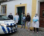 O Comando Distrital de Portalegre da PSP, através da Divisão Policial de Elvas à entrega de 5 cabazes de natal a idosos carenciados