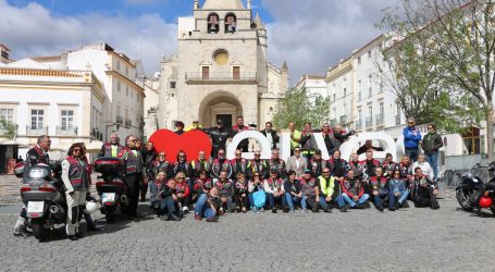 Motards passaram pela Praça da República, em Elvas