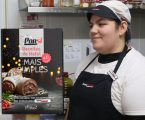 Colaboradora do Intermarché de Estremoz, uma das vencedoras do passatempo “Receitas de Natal Por Si”